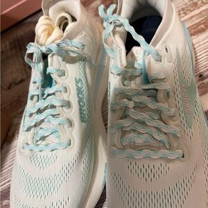 Women’s brand new Brooks Women's Adrenaline GTS 25